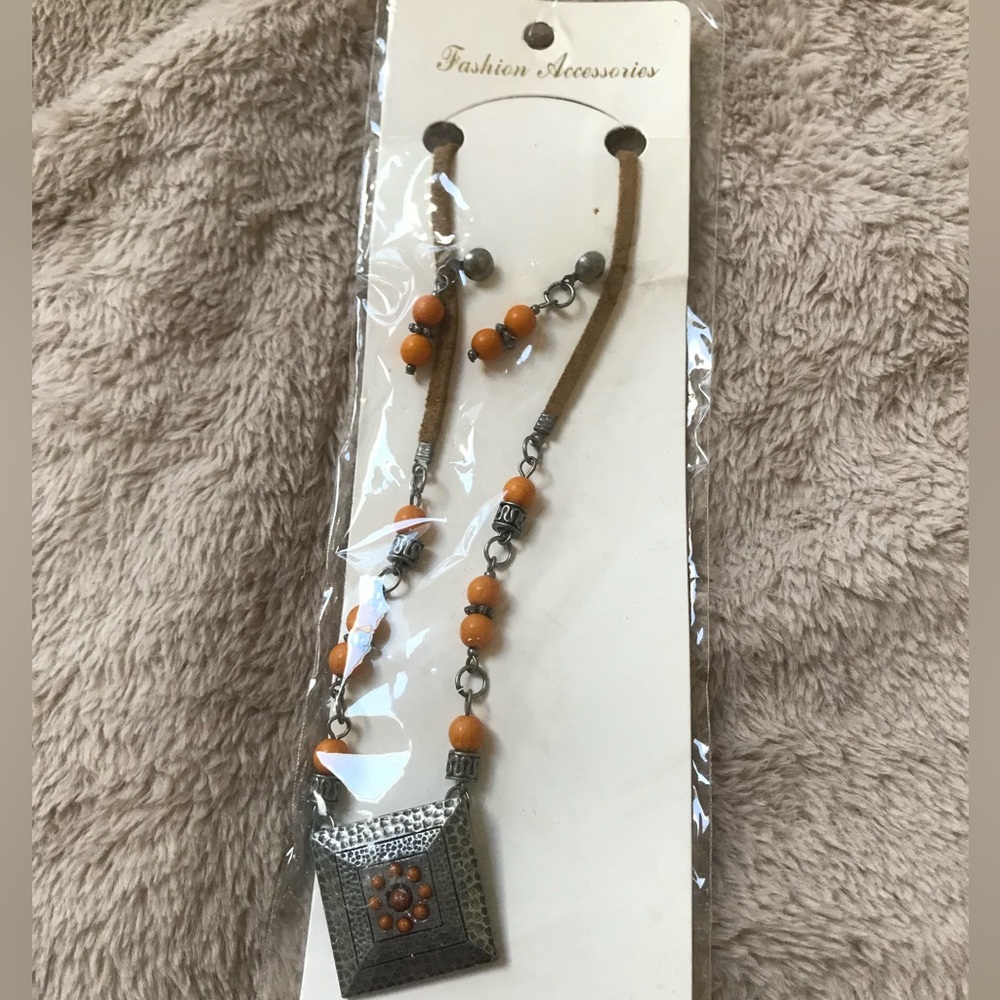 ♥️5/$20 Boho Orange Beaded Necklace with Pendant